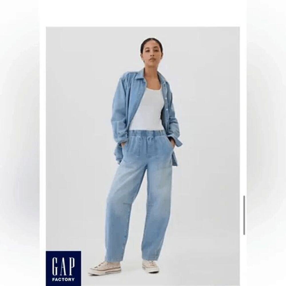 GAP Easy Jean Lightwash Size Medium EUC G211